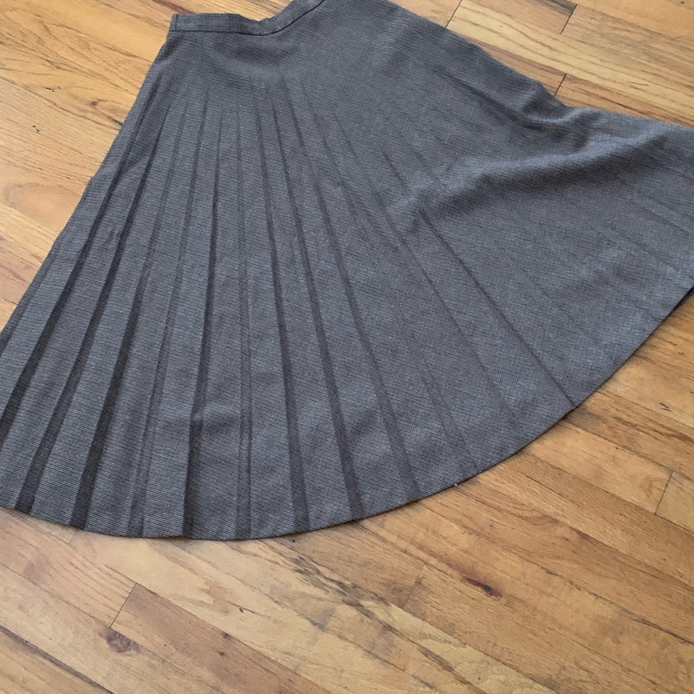 Diva Evan-Picone Pleated Skirt